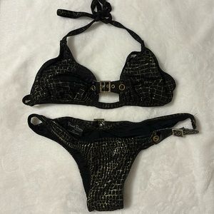 Beach Bunny classic black & gold bikini
